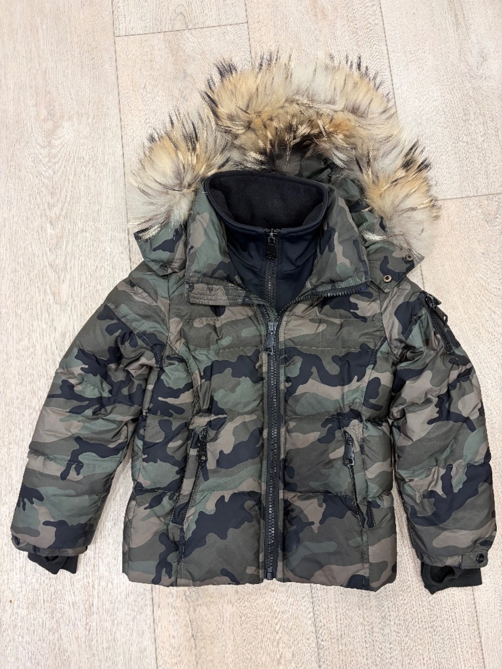 Boys SAM. Down jacket with natural fur trim on hood